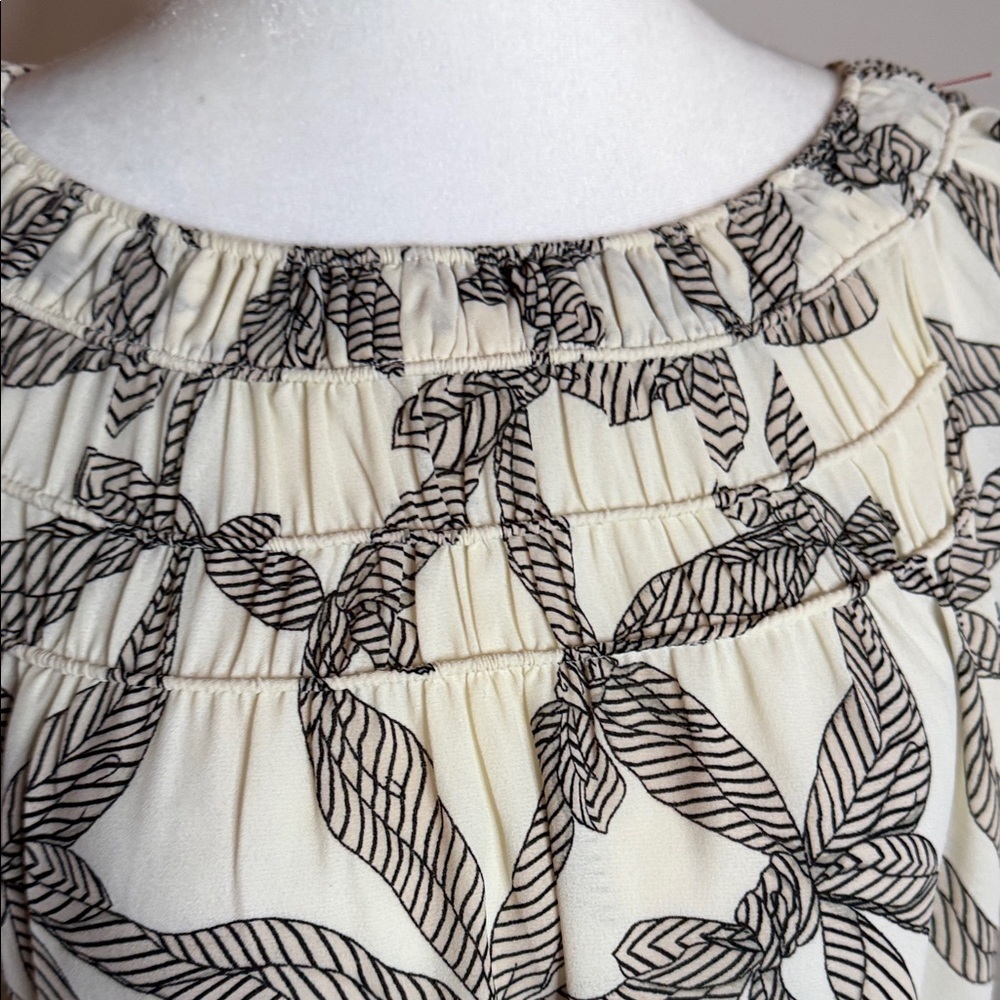 LOFT Black and White Short sleeve Patterned Blouse size Large - Picture 10 of 11